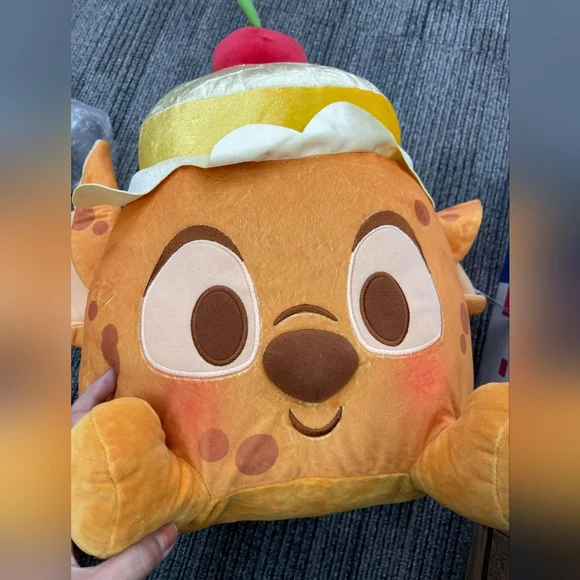 Brand New Disney Munchlings Pineapple Upside Down Cake Stitch - Picture 2 of 5